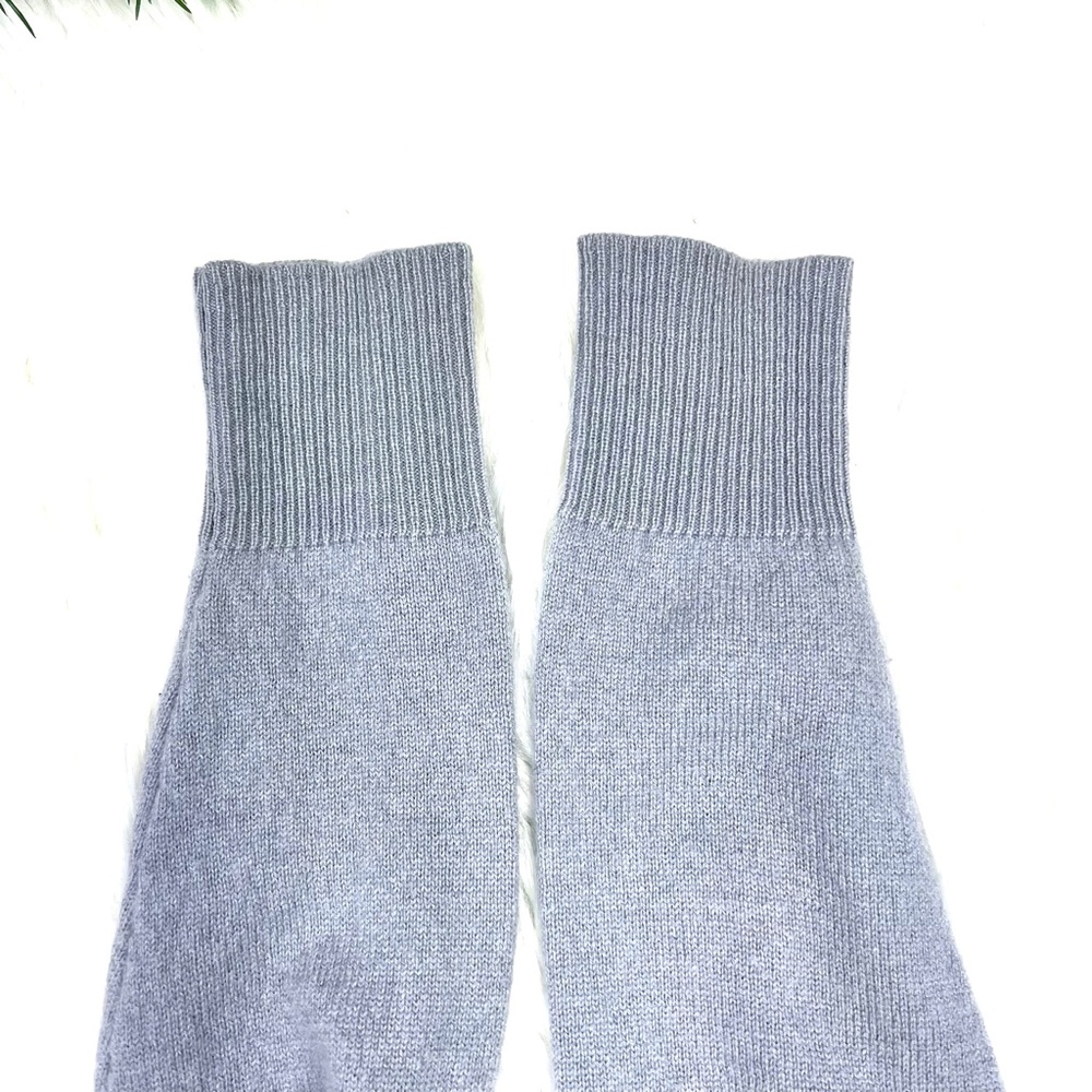 🚫SOLD!*|•MINNIE ROSE•| 100% Cashmere Lavender V-Neck Sweater - Picture 6 of 9